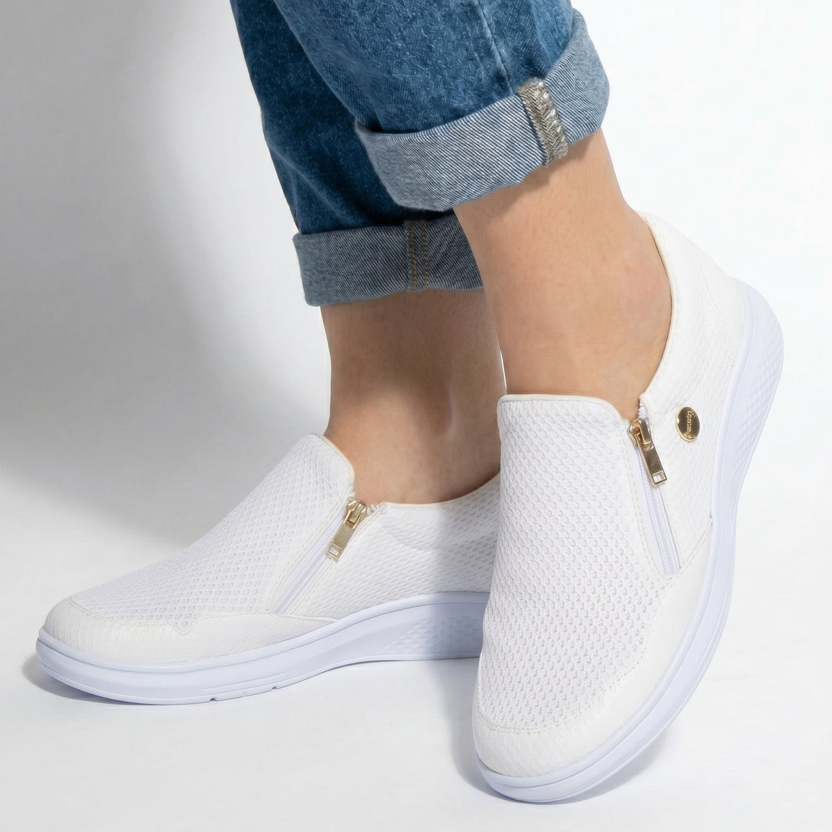 Damen Sneaker mit Seitenreissverschluss und atmungsaktivem Obermaterial