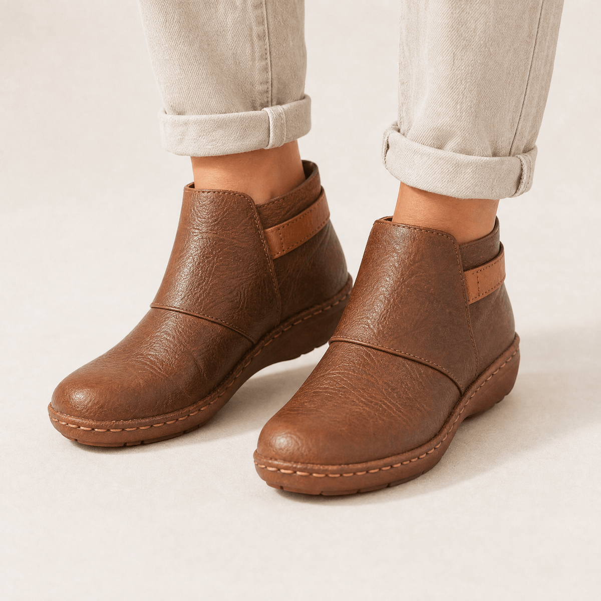 Weite Damen Stiefeletten mit Klettverschluss