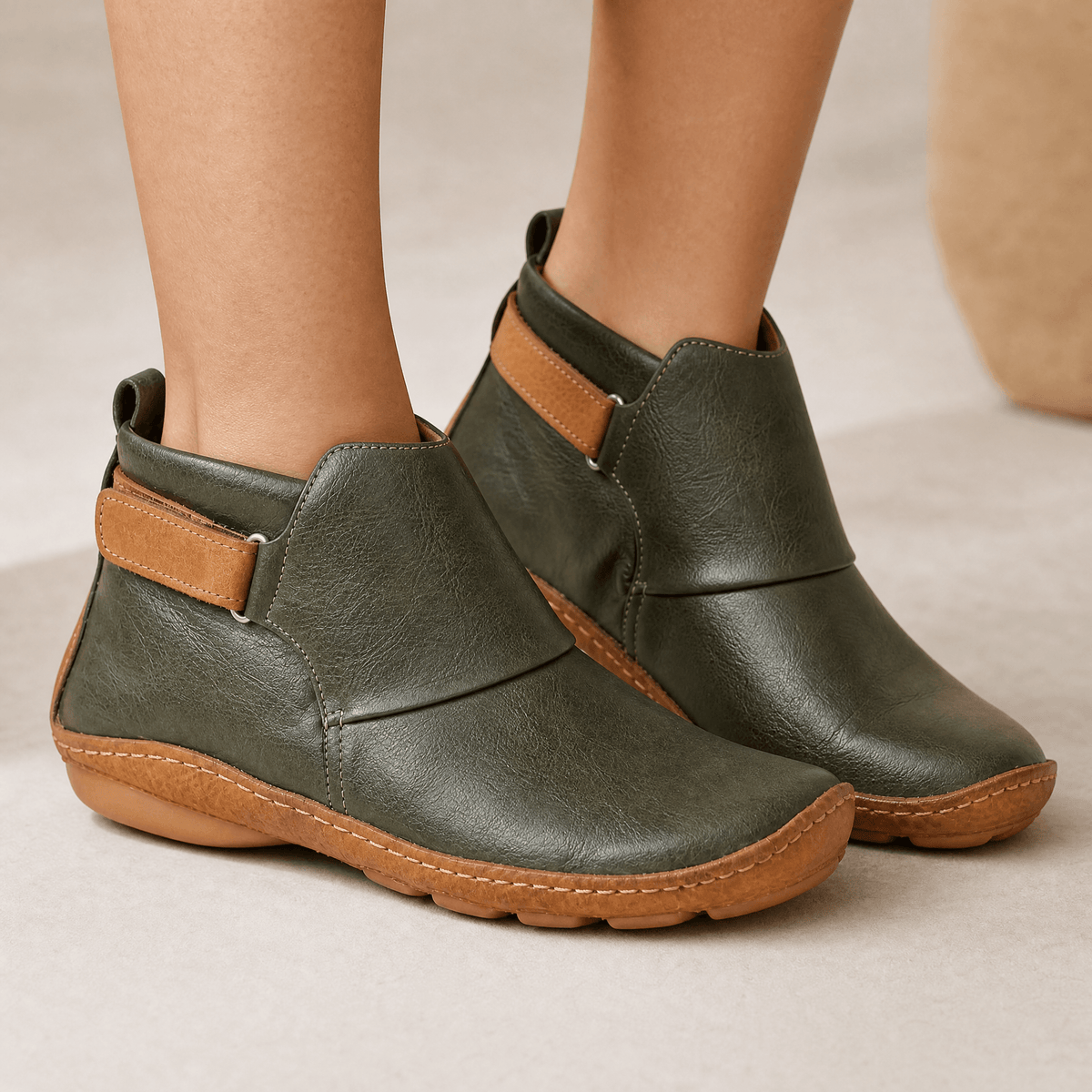 Weite Damen Stiefeletten mit Klettverschluss