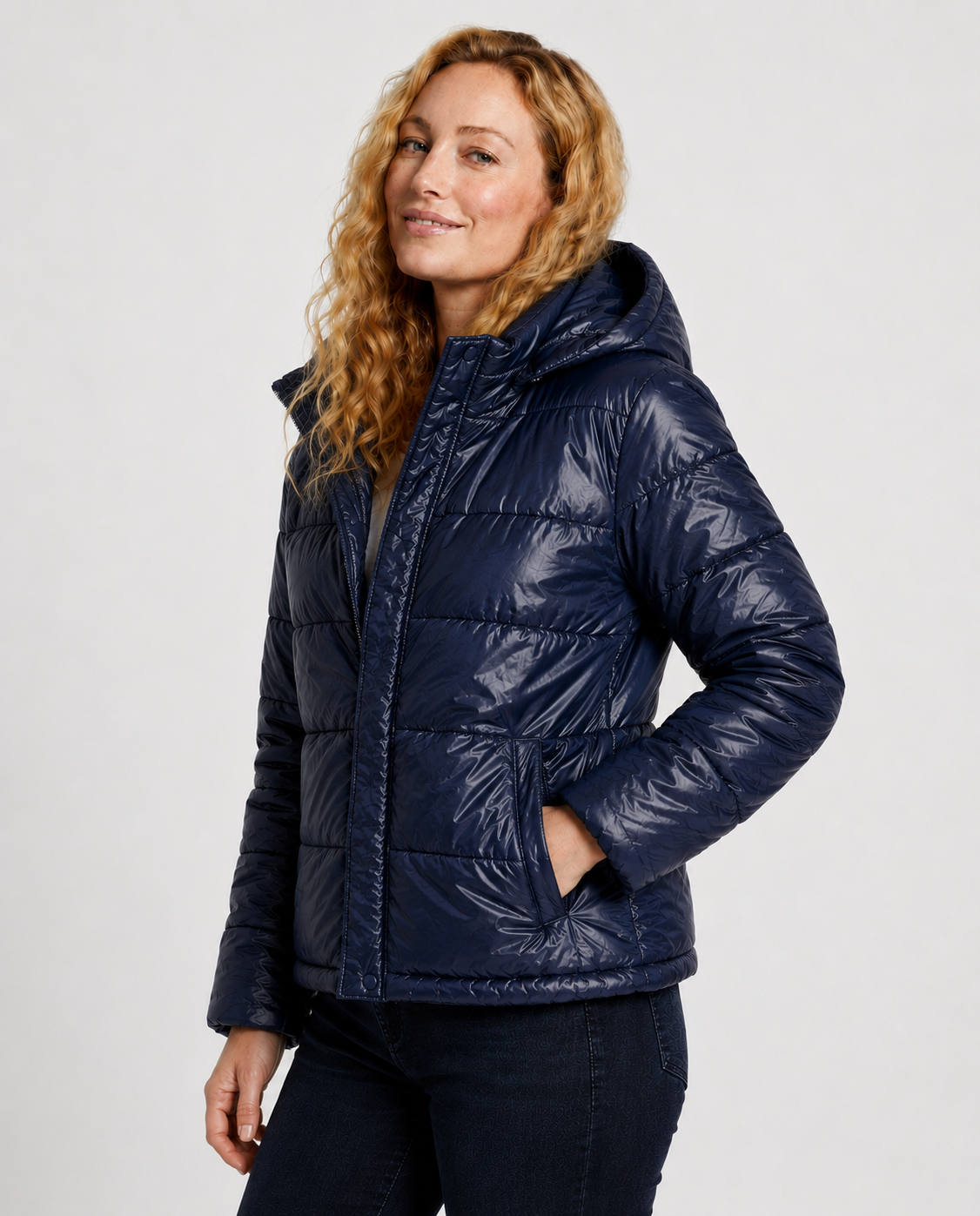Kurze Damen Steppjacke mit Kapuze in Glanzoptik