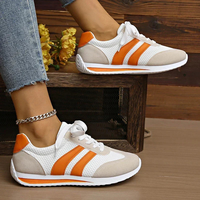 Atmungsaktive Damen Sneaker mit Mesh Overlay und Schnürung