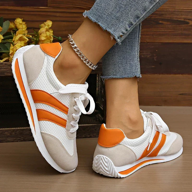 Atmungsaktive Damen Sneaker mit Mesh Overlay und Schnürung