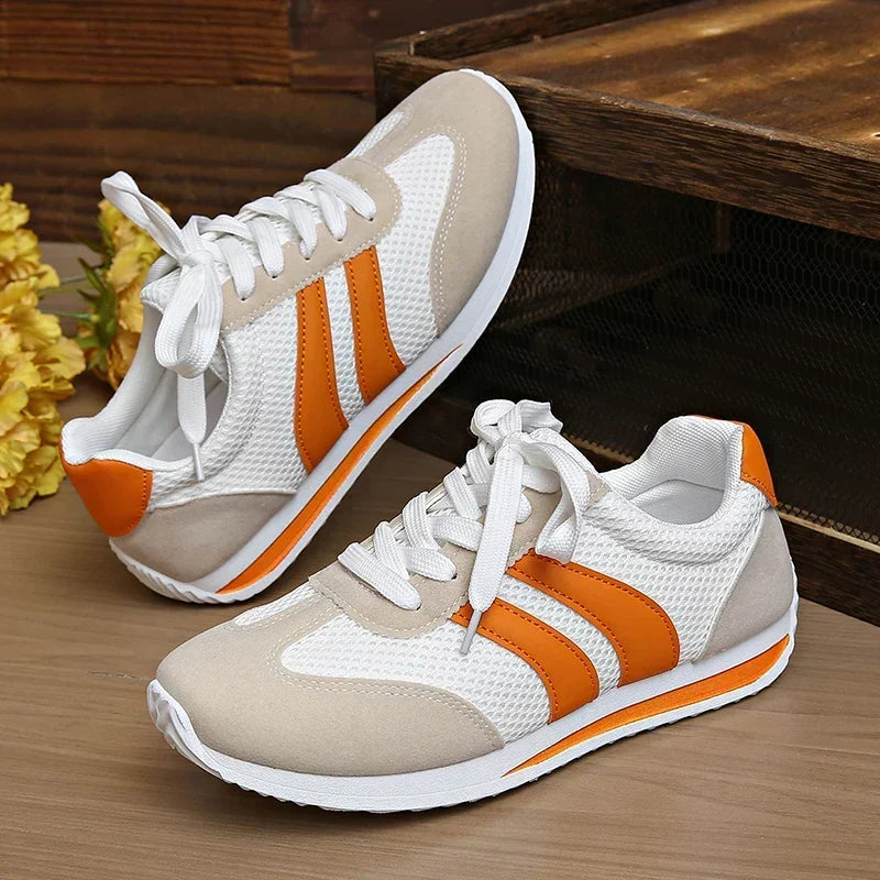 Atmungsaktive Damen Sneaker mit Mesh Overlay und Schnürung